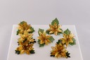 Craciunite decorative cu petale aurii